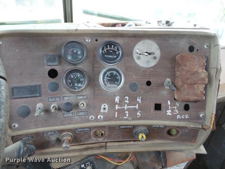 image for item DB0742 1985 Mack R700K truck with William LDH40 hole digger drill rig