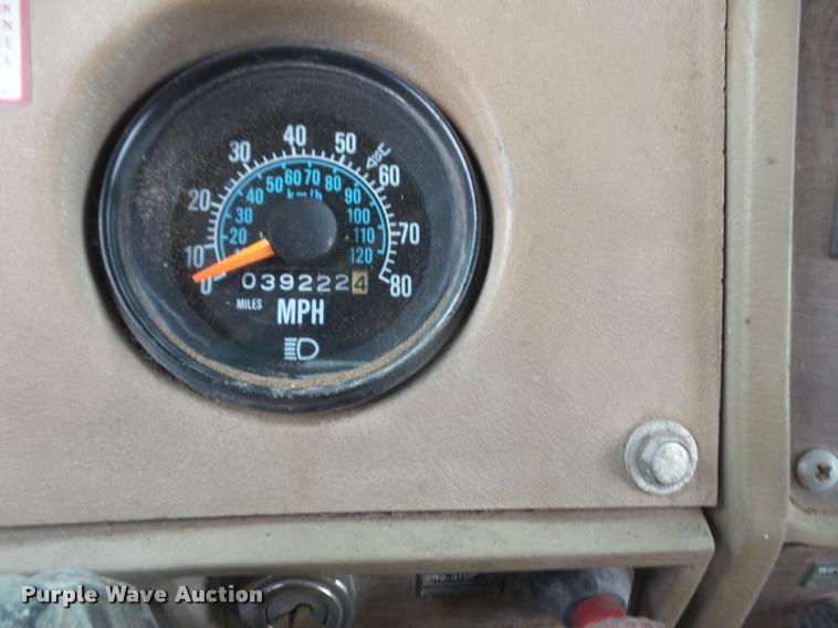 image for item DB0742 1985 Mack R700K truck with William LDH40 hole digger drill rig