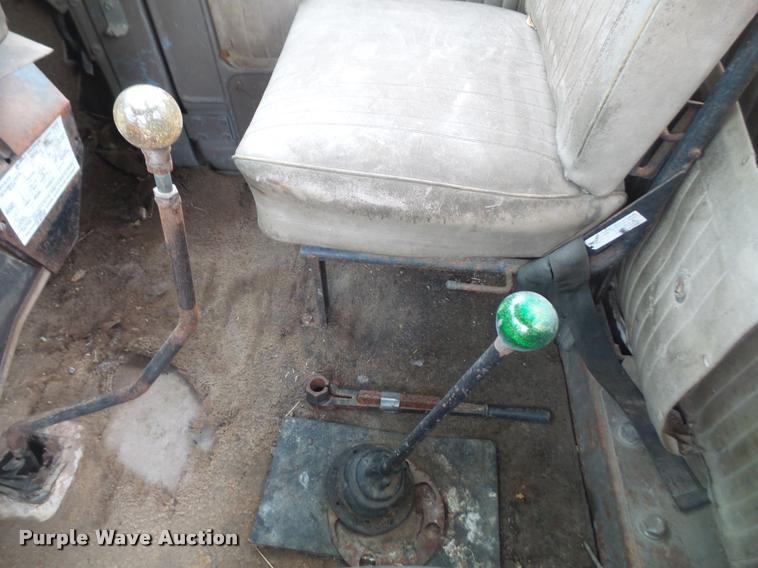 image for item DB0742 1985 Mack R700K truck with William LDH40 hole digger drill rig