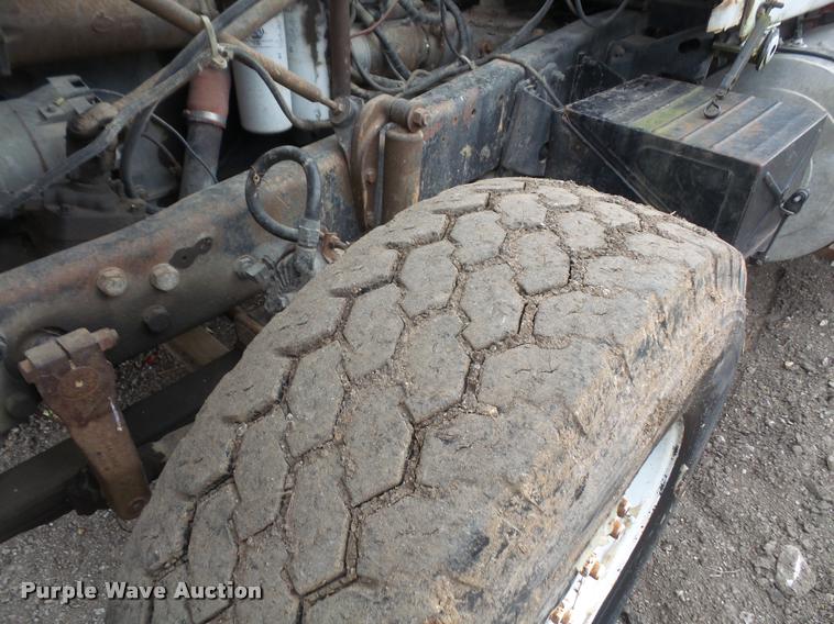 image for item DB0742 1985 Mack R700K truck with William LDH40 hole digger drill rig