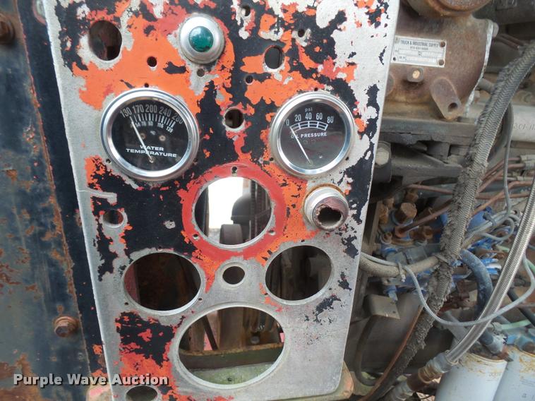 image for item DB0742 1985 Mack R700K truck with William LDH40 hole digger drill rig