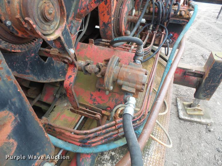 image for item DB0742 1985 Mack R700K truck with William LDH40 hole digger drill rig