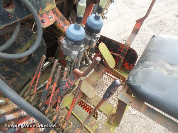 image for item DB0742 1985 Mack R700K truck with William LDH40 hole digger drill rig