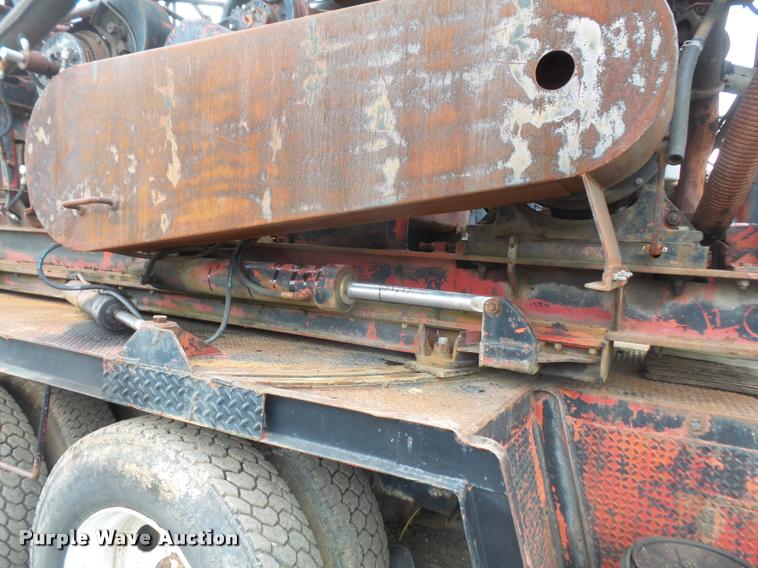 image for item DB0742 1985 Mack R700K truck with William LDH40 hole digger drill rig