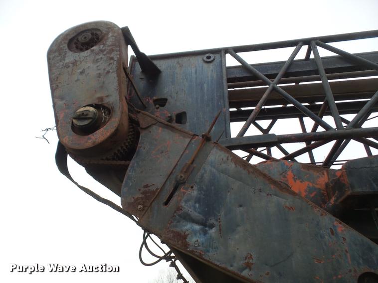 image for item DB0742 1985 Mack R700K truck with William LDH40 hole digger drill rig