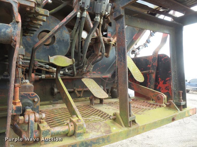 image for item DB0742 1985 Mack R700K truck with William LDH40 hole digger drill rig