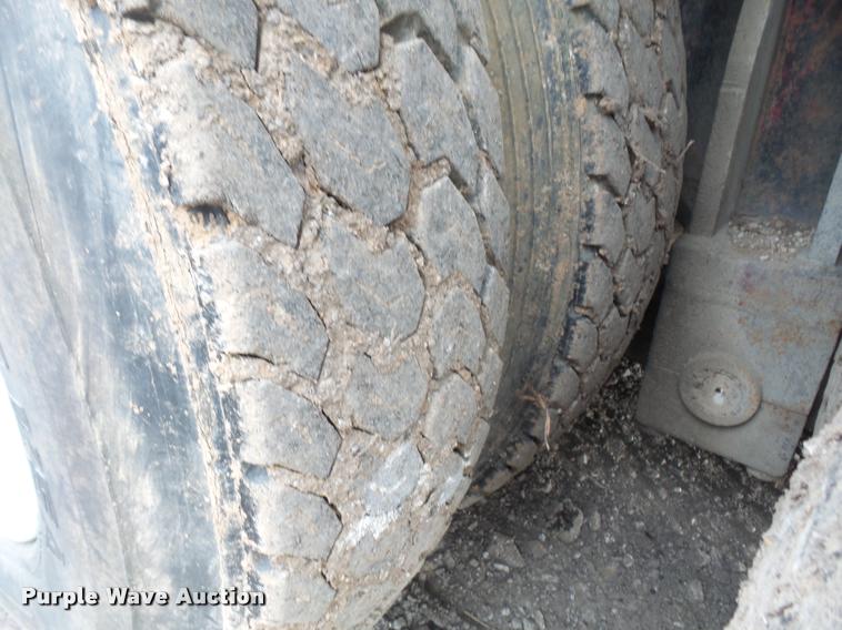 image for item DB0742 1985 Mack R700K truck with William LDH40 hole digger drill rig