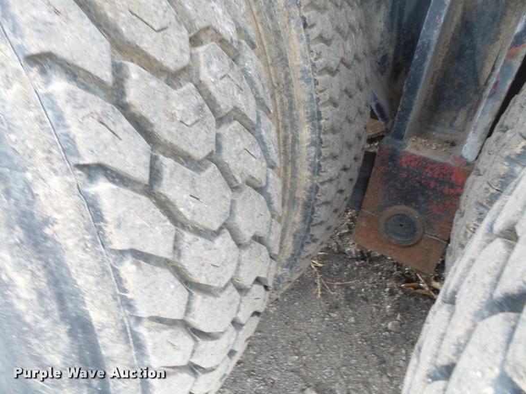 image for item DB0742 1985 Mack R700K truck with William LDH40 hole digger drill rig