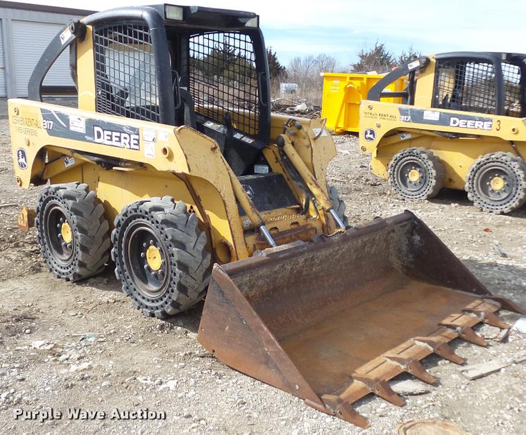 image for item DB3789 2006 John Deere 317 skid steer