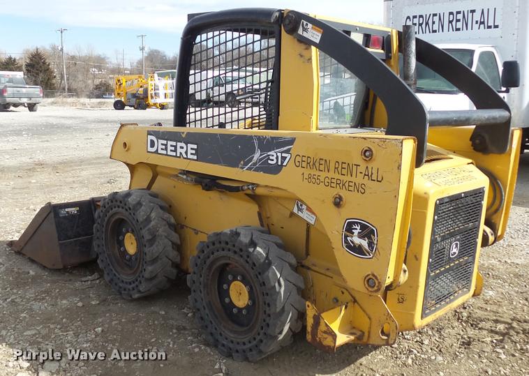 image for item DB3789 2006 John Deere 317 skid steer
