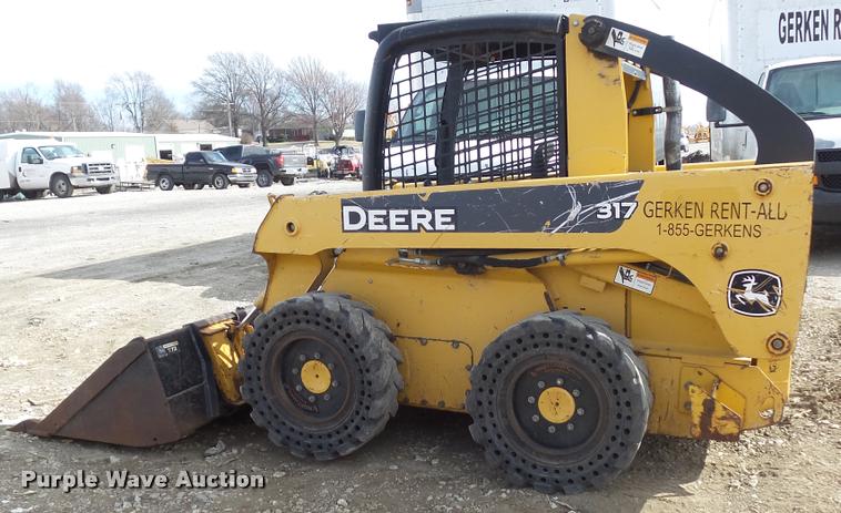 image for item DB3789 2006 John Deere 317 skid steer
