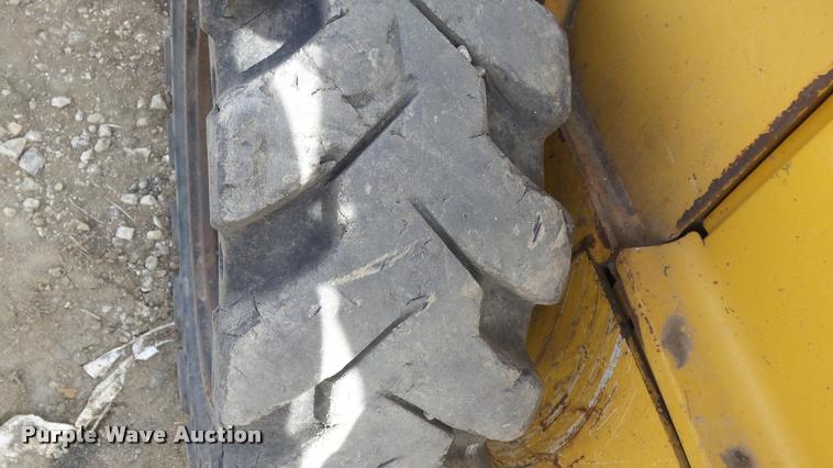 image for item DB3789 2006 John Deere 317 skid steer