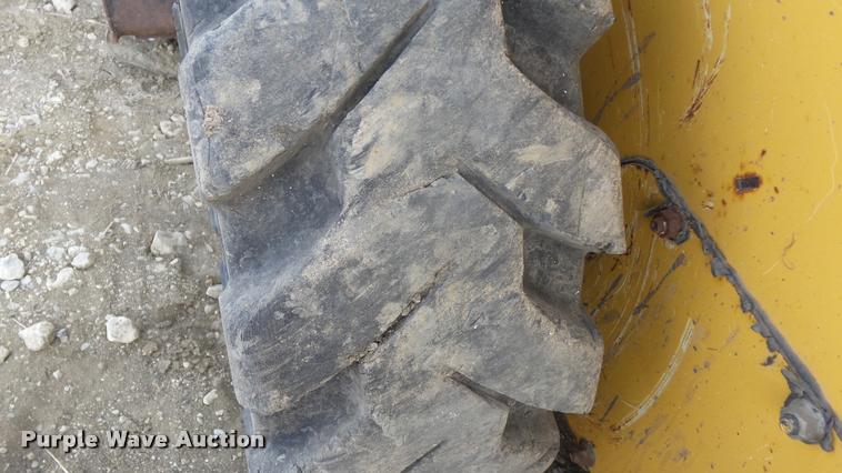 image for item DB3789 2006 John Deere 317 skid steer