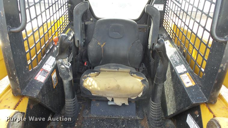 image for item DB3789 2006 John Deere 317 skid steer