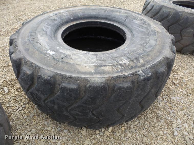 image for item DC9026 (4) 23.5R25 tires