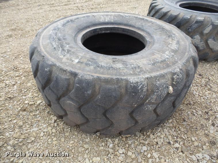 image for item DC9026 (4) 23.5R25 tires