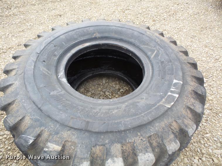 image for item DC9026 (4) 23.5R25 tires