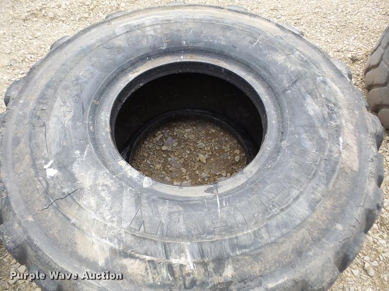 image for item DC9026 (4) 23.5R25 tires