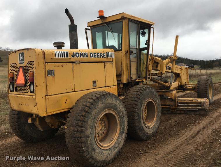 image for item F1462 1988 John Deere 670B motor grader