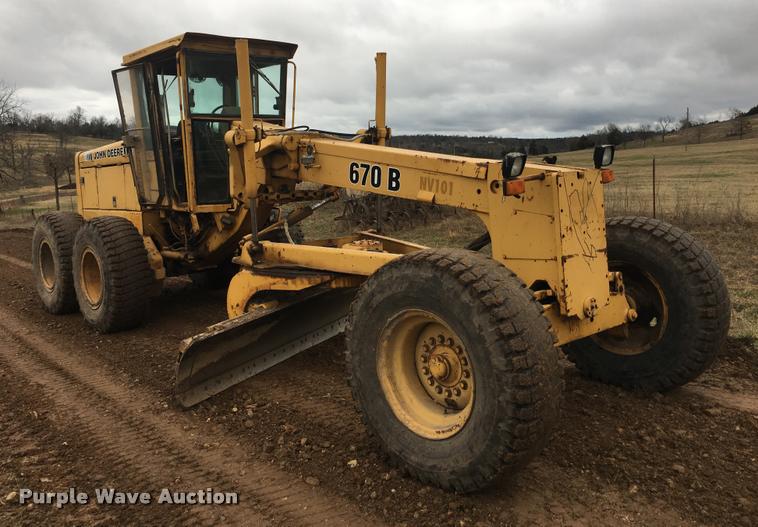 image for item F1462 1988 John Deere 670B motor grader