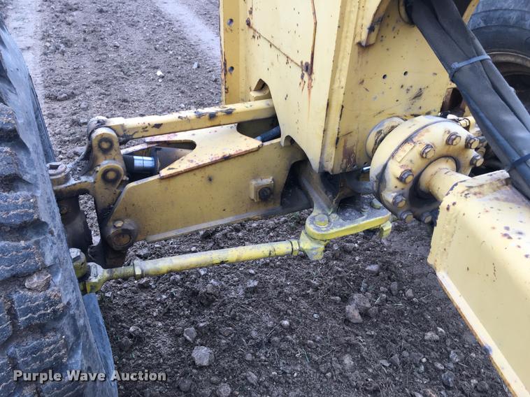 image for item F1462 1988 John Deere 670B motor grader