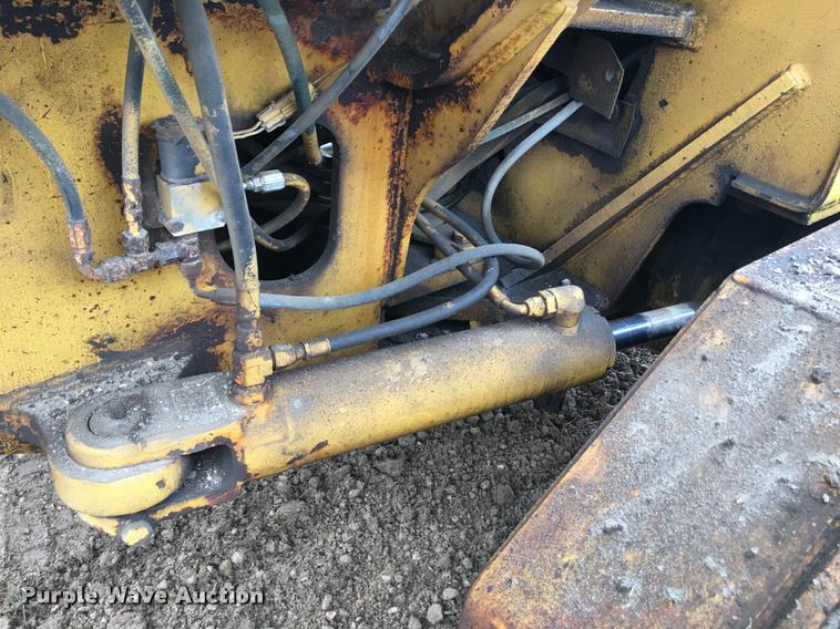 image for item F1462 1988 John Deere 670B motor grader