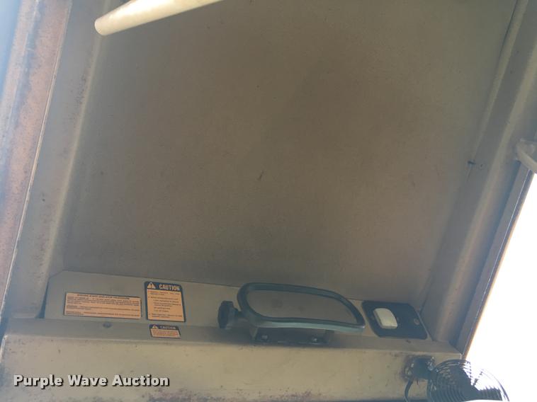 image for item F1462 1988 John Deere 670B motor grader