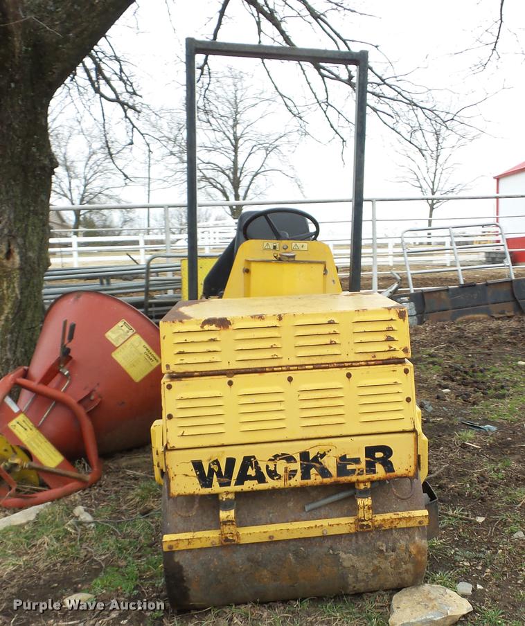 image for item F8204 1997 Wacker RD880V vibratory roller