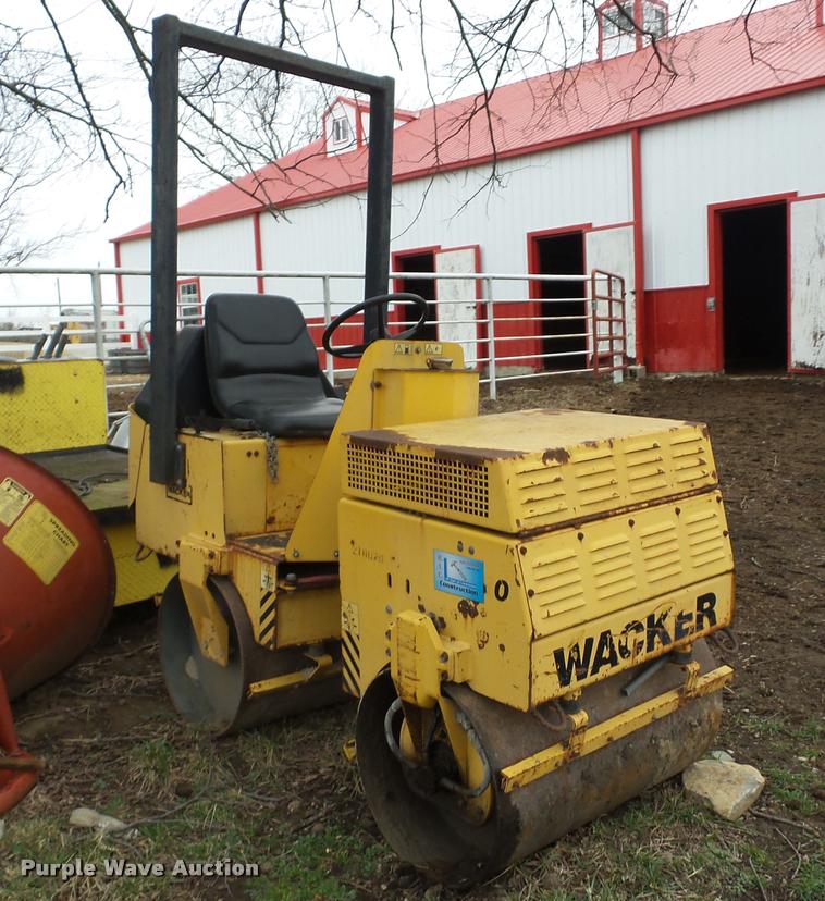 image for item F8204 1997 Wacker RD880V vibratory roller