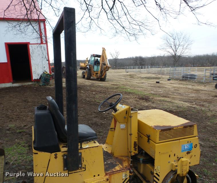 image for item F8204 1997 Wacker RD880V vibratory roller