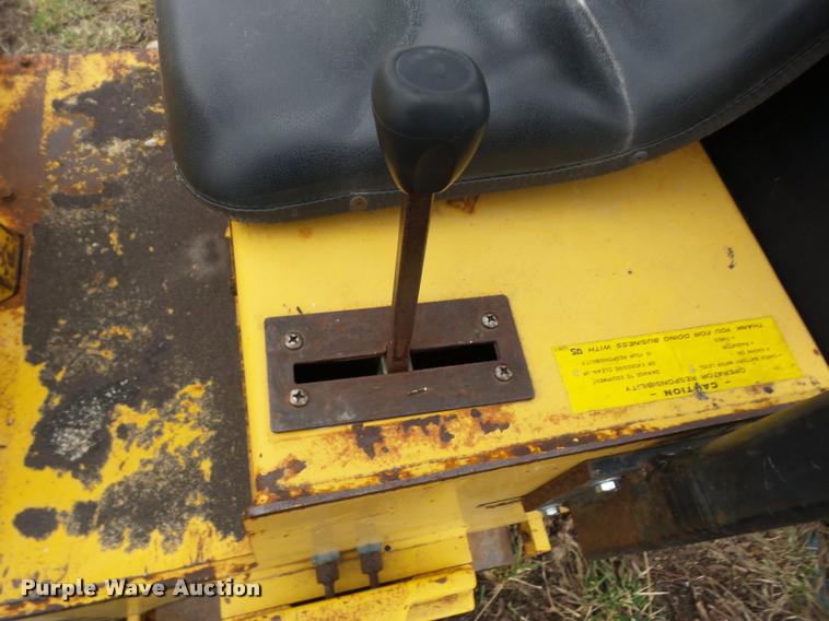 image for item F8204 1997 Wacker RD880V vibratory roller