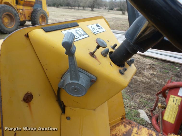 image for item F8204 1997 Wacker RD880V vibratory roller