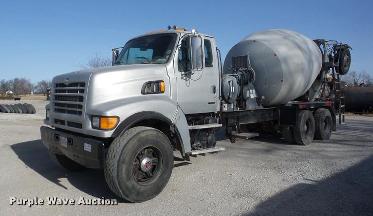 image for item J8664 2001 Sterling L9500 ready mix truck