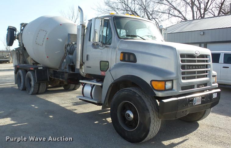 image for item J8664 2001 Sterling L9500 ready mix truck