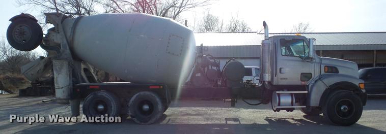 image for item J8664 2001 Sterling L9500 ready mix truck
