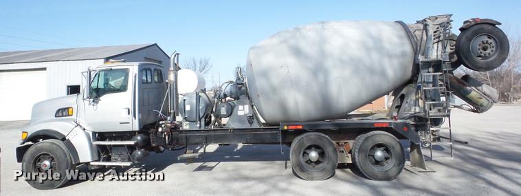 image for item J8664 2001 Sterling L9500 ready mix truck