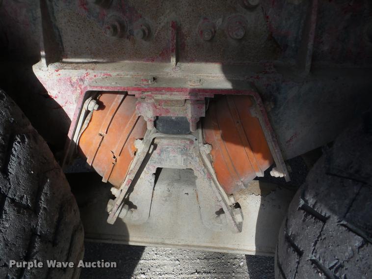 image for item J8664 2001 Sterling L9500 ready mix truck