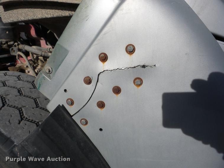 image for item J8664 2001 Sterling L9500 ready mix truck