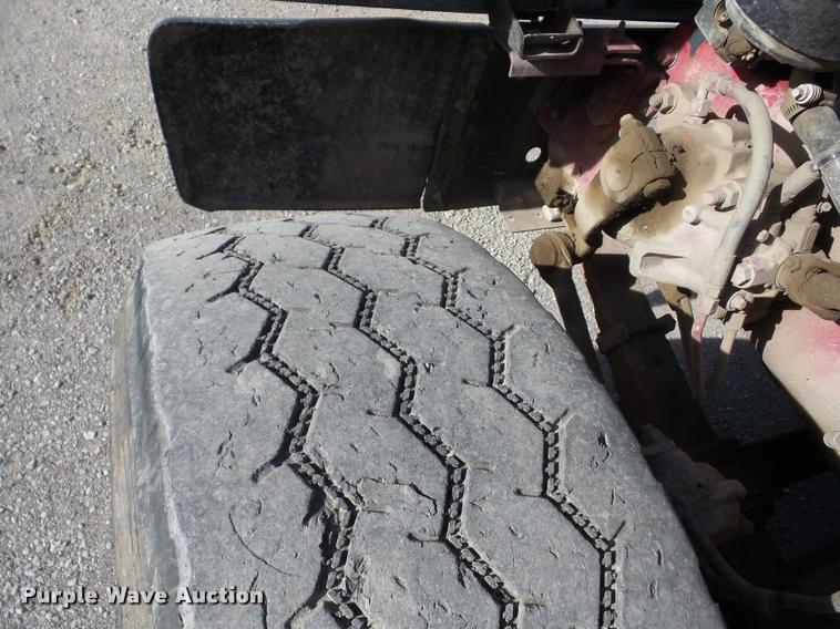 image for item J8664 2001 Sterling L9500 ready mix truck