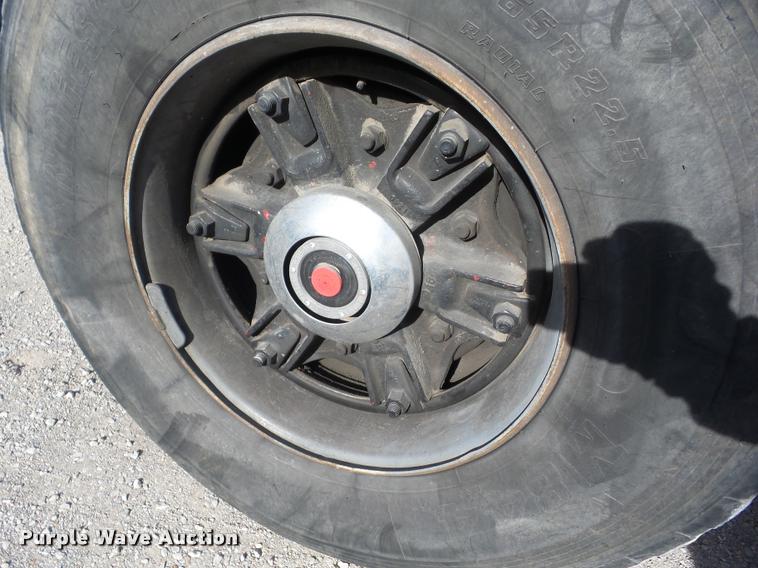 image for item J8664 2001 Sterling L9500 ready mix truck