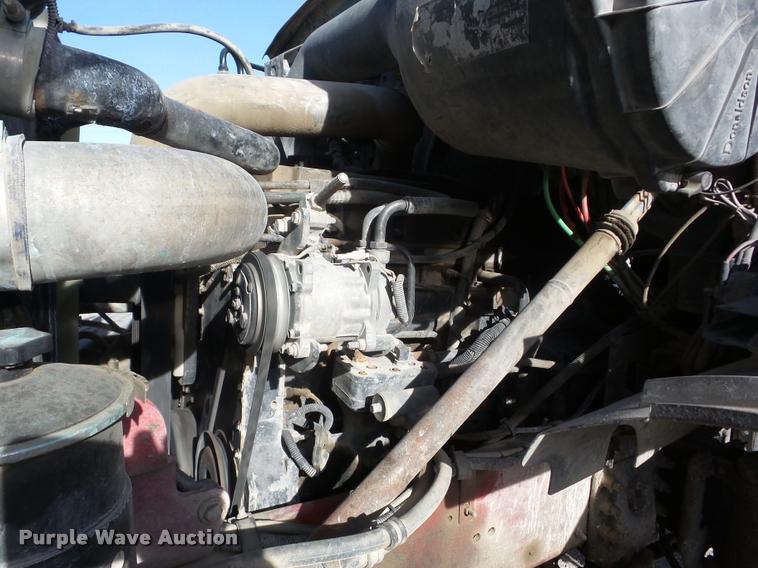 image for item J8664 2001 Sterling L9500 ready mix truck