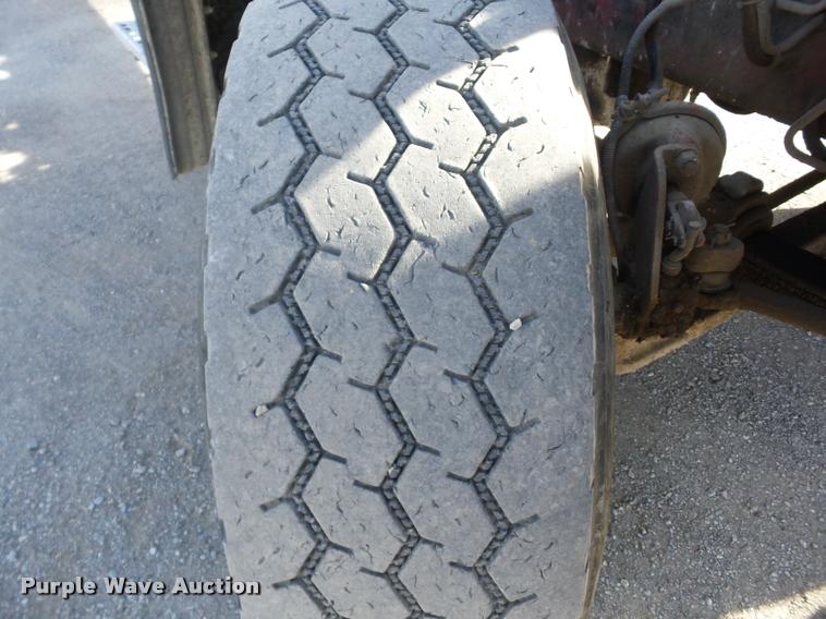 image for item J8664 2001 Sterling L9500 ready mix truck