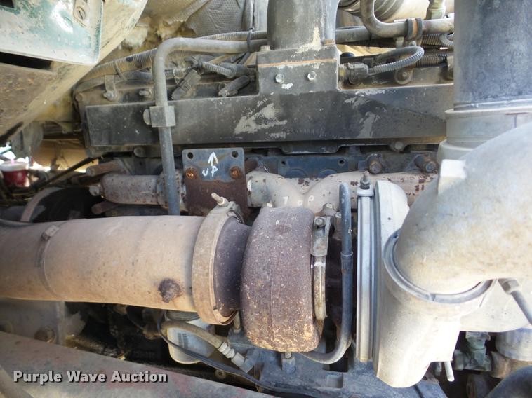 image for item J8664 2001 Sterling L9500 ready mix truck