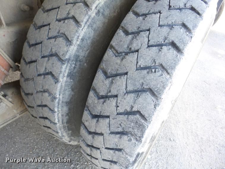 image for item J8664 2001 Sterling L9500 ready mix truck