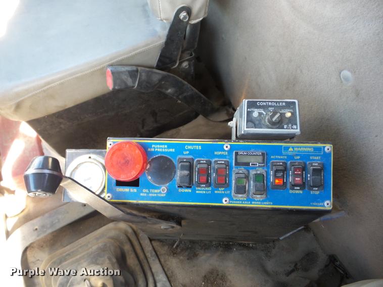 image for item J8664 2001 Sterling L9500 ready mix truck