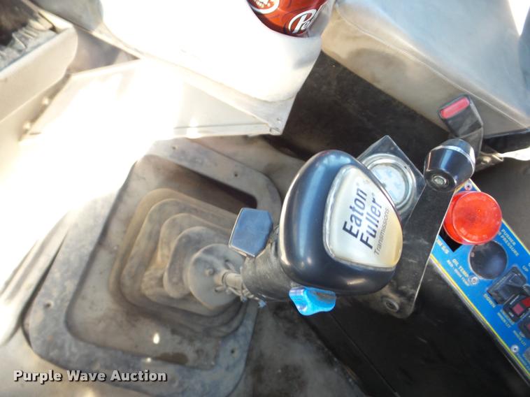 image for item J8664 2001 Sterling L9500 ready mix truck