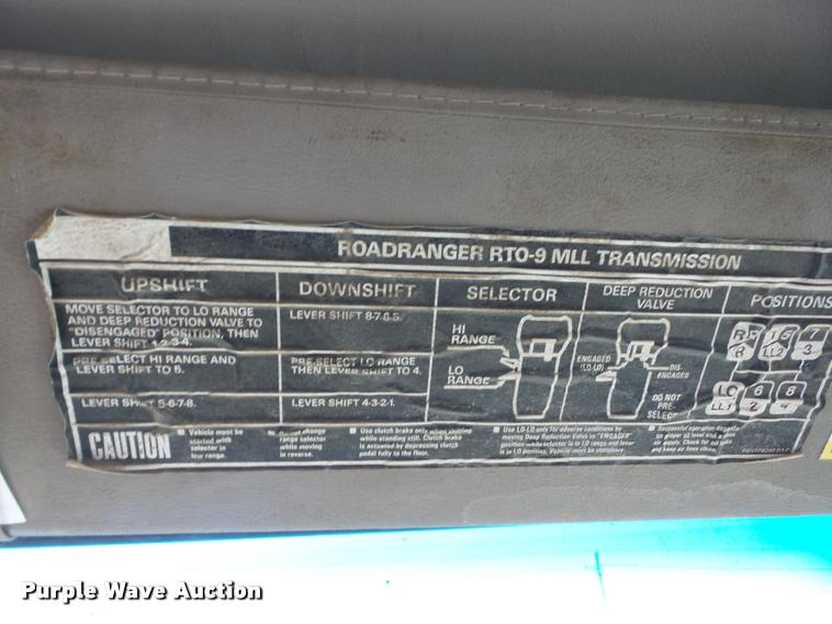 image for item J8664 2001 Sterling L9500 ready mix truck