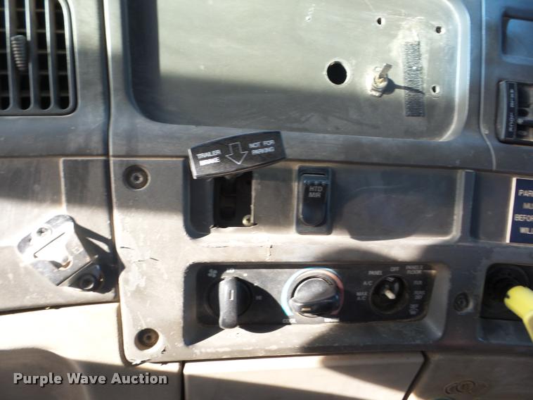 image for item J8664 2001 Sterling L9500 ready mix truck