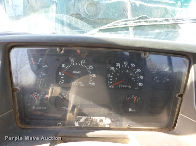 image for item J8664 2001 Sterling L9500 ready mix truck