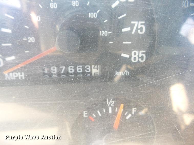 image for item J8664 2001 Sterling L9500 ready mix truck